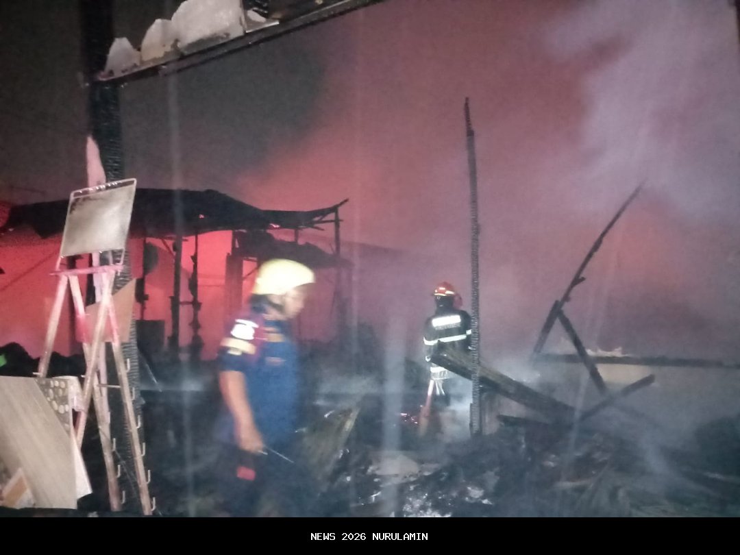 Rumah dan Toko Bangunan Pringgabaya Terbakar, Kerugian Rp1 Miliar