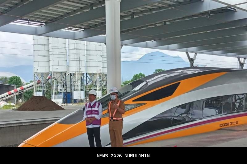 Susah Menyeret Jokowi dalam Perselisihan Kereta Cepat, Pakar: Dia Tandatangani atas Nama Negara