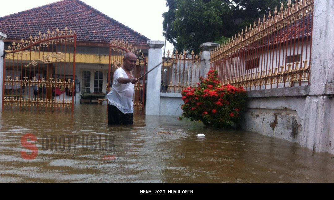Hujan Lebat Sebabkan Longsor, Rumah Warga Rusak Parah di Pasirwangi
