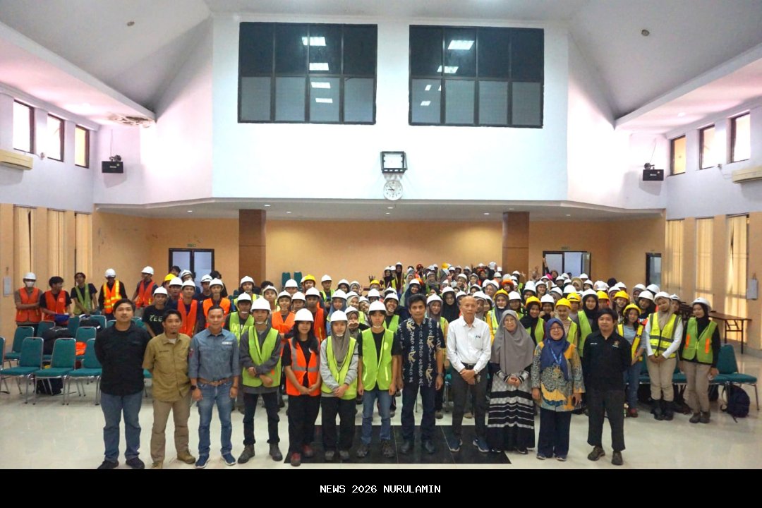 Dua Profesor Doktor dan Tiga Master Mendampingi Mahasiswa Unhas dalam Trip Lapangan Governansi Maritim di Barrang Lompo