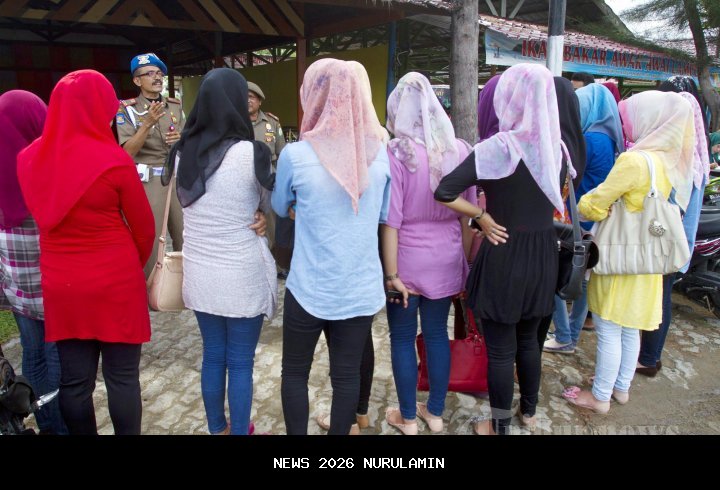 DSI Ajak Muslim Tegur Pengguna Celana Ketat di Banda Aceh