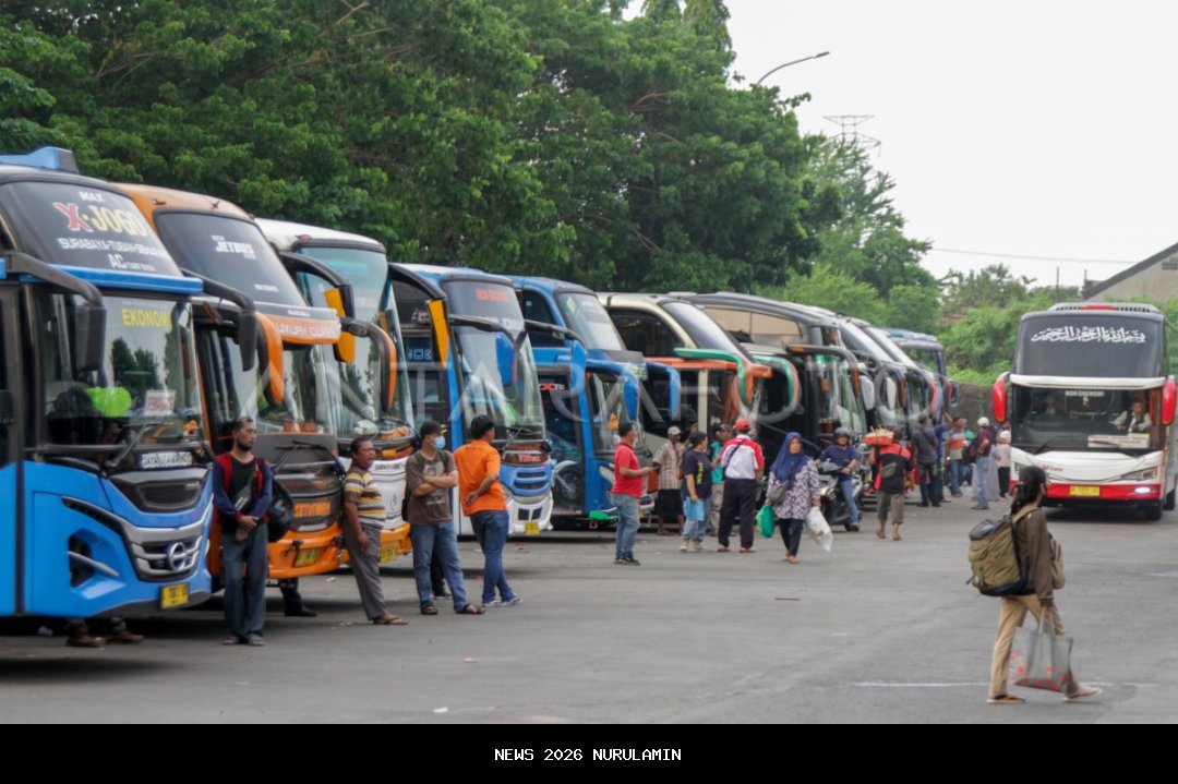 Penumpang Terminal Purabaya Sidoarjo Tidak Masalah Tanpa Lagu, Pilih Tidur atau Lihat Jalan
