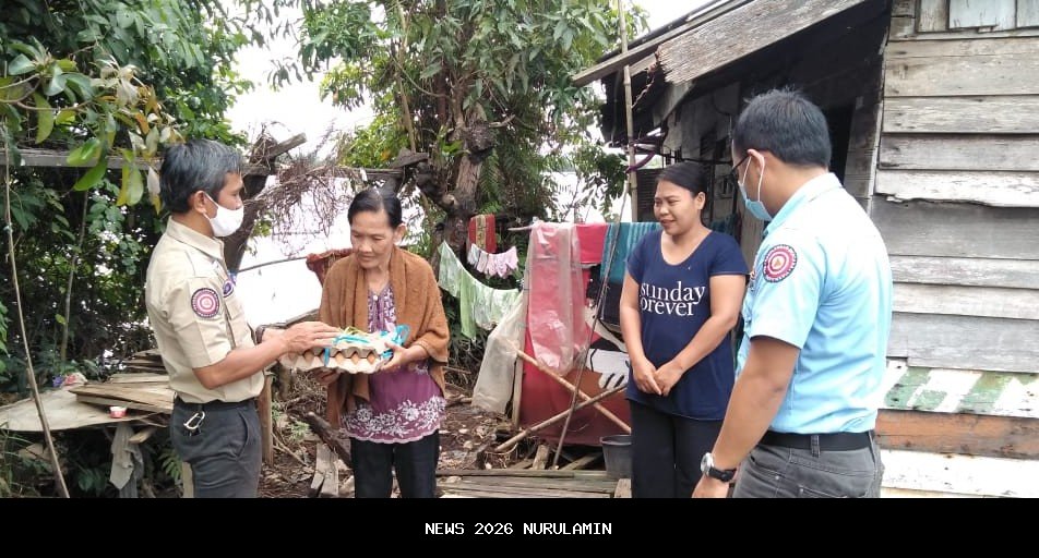 Bantu Ekonomi Keluarga Dominikus, Dinsos Manggarai Berikan Bantuan