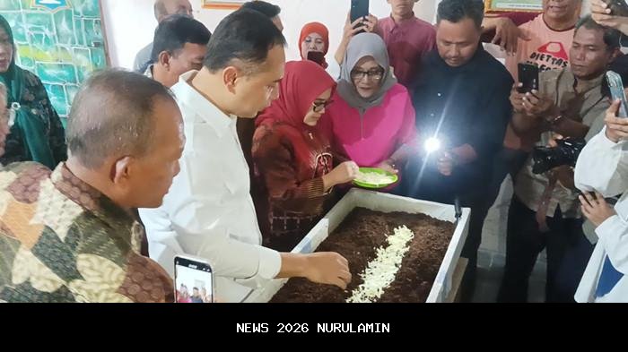 Cak Eri Resmikan Bank Sampah di RW 3 Bubutan Surabaya: Sangat Luar Biasa